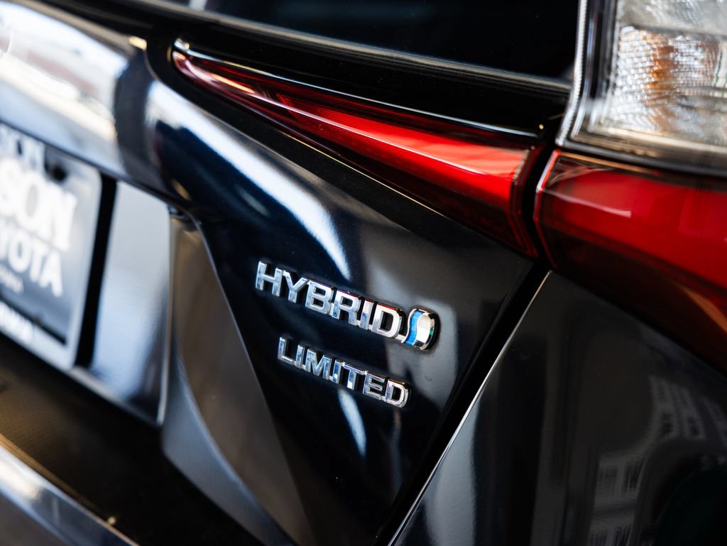 Used 2020 Toyota Prius Limited w/ Premium Convenience Package FWD image 10