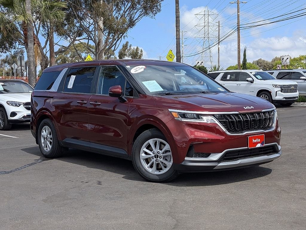 Used 2024 Kia Carnival LX FWD image 3