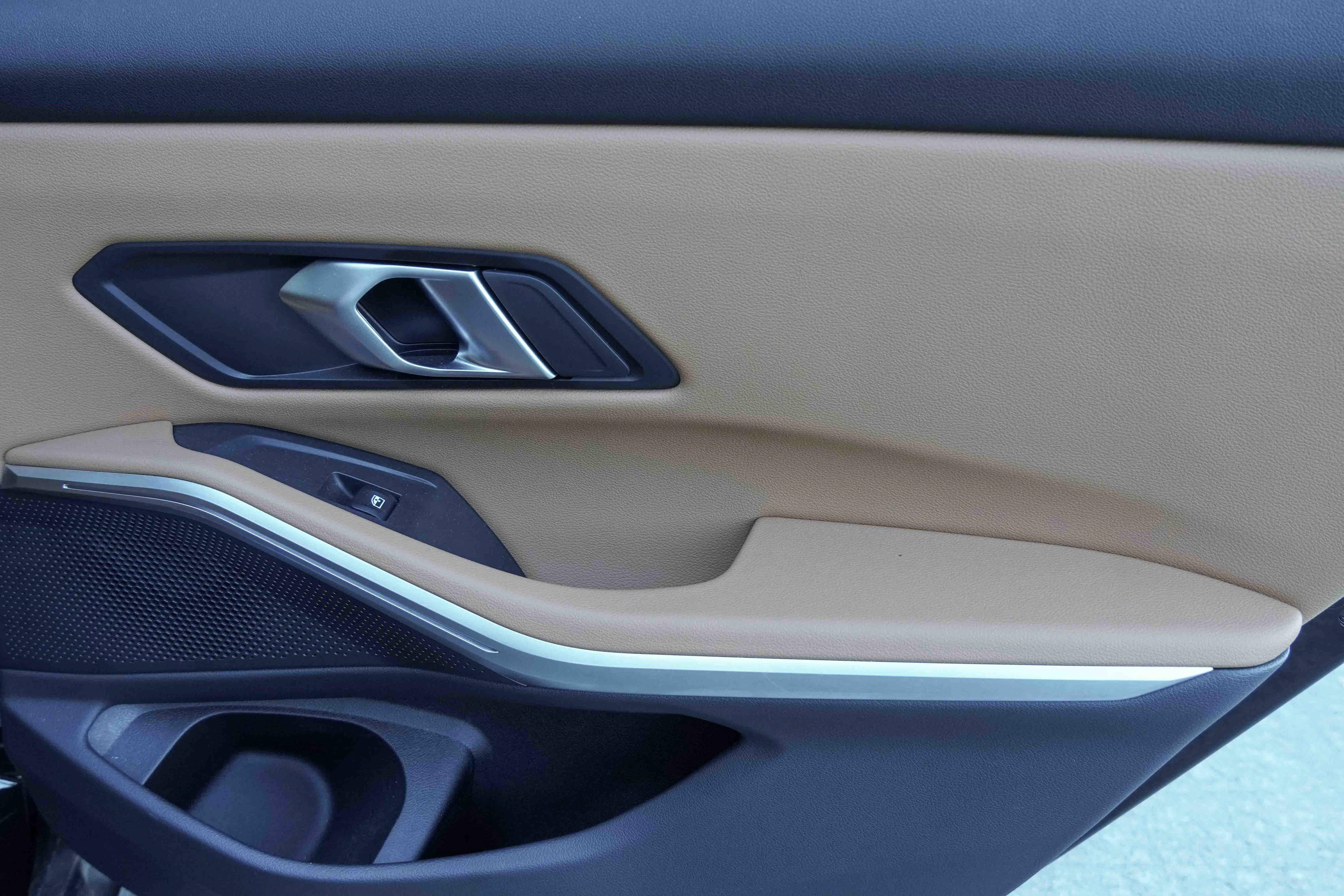 Used 2024 BMW 330i Sedan w/ Convenience Package image 33