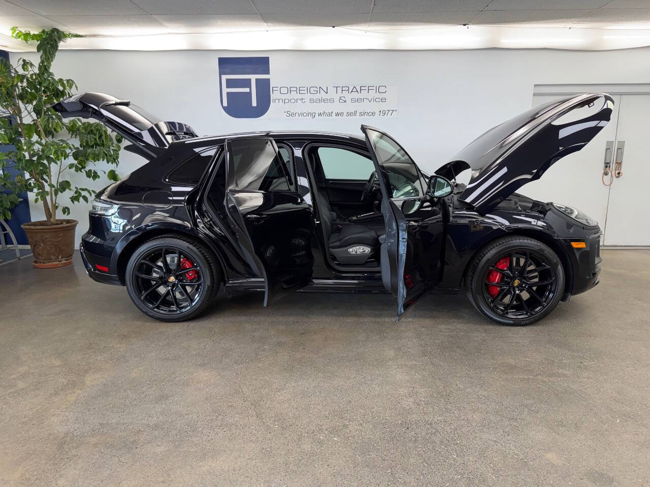 Used 2025 Porsche Macan GTS w/ Premium Package Plus (PU3) AWD/4WD image 50
