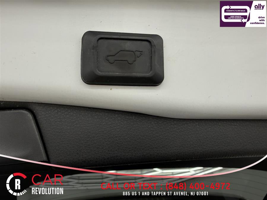 Used 2021 Toyota RAV4 XLE Premium AWD/4WD image 8