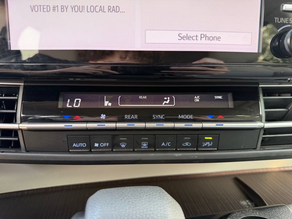 Used 2022 Toyota Sienna LE FWD image 18