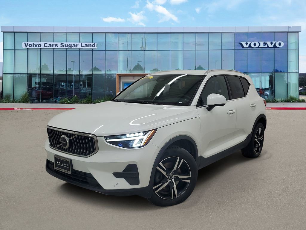 New 2025 Volvo XC40 B5 Core