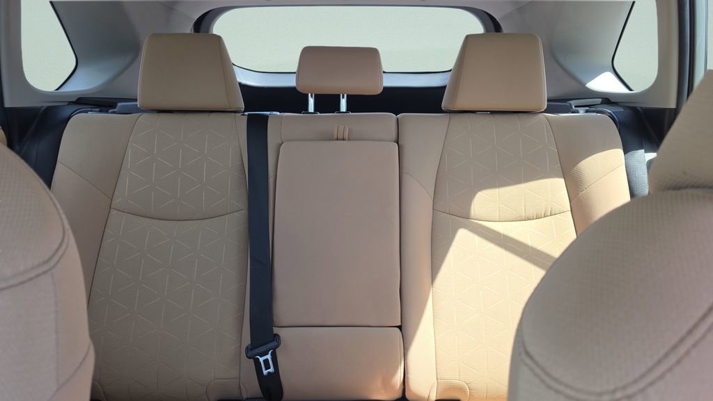 Used 2021 Toyota RAV4 XLE w/ Convenience Package FWD image 10