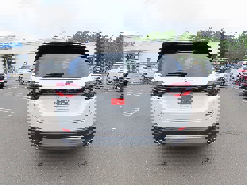 New 2025 Honda Pilot Touring image 5
