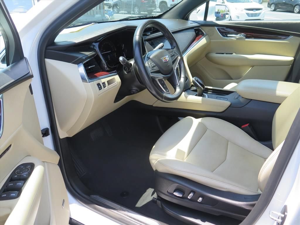 Used 2018 Cadillac XT5 Luxury w/ Driver Awareness Package FWD image 10