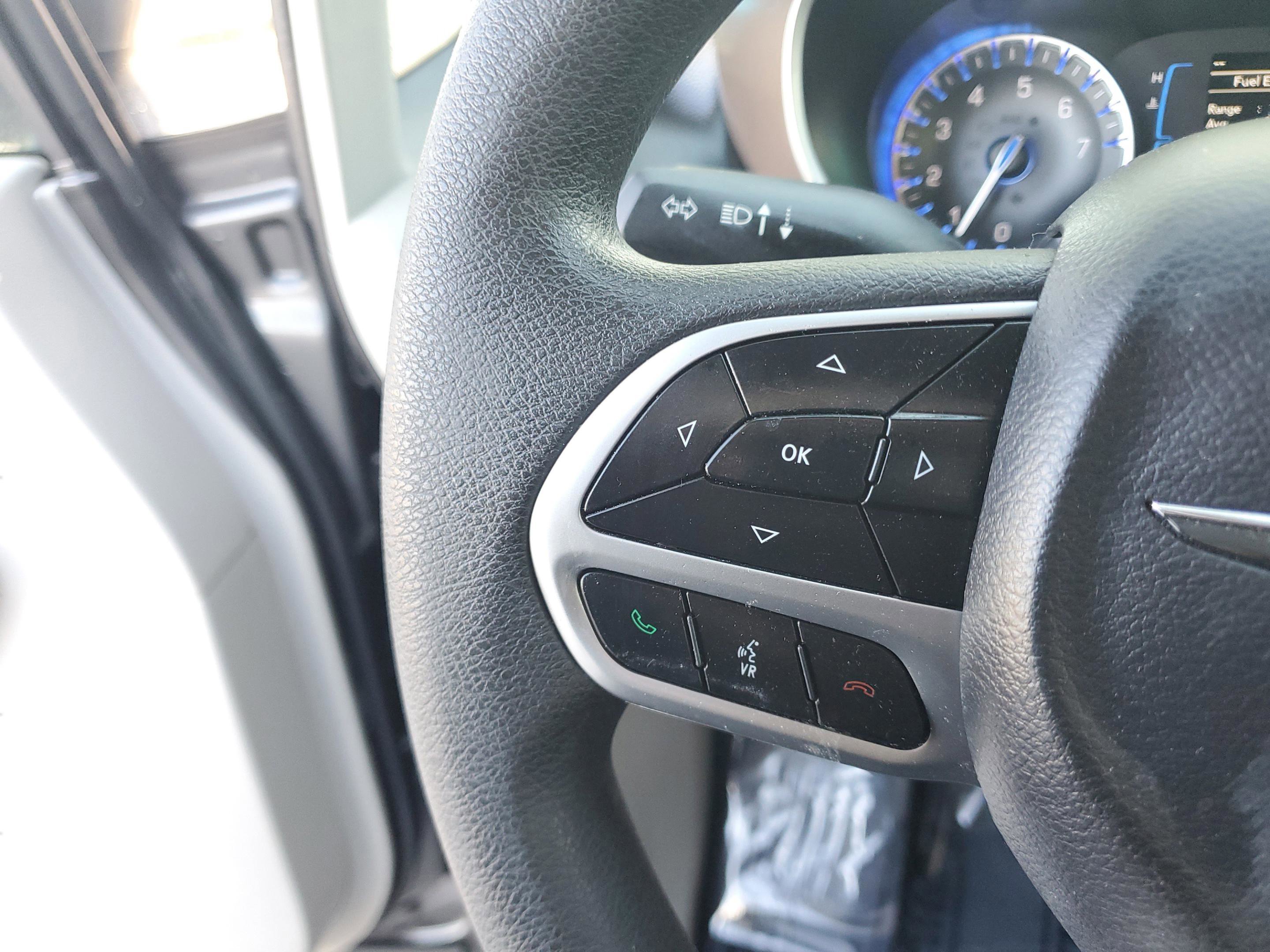 Used 2022 Volkswagen Atlas Cross Sport SE image 28