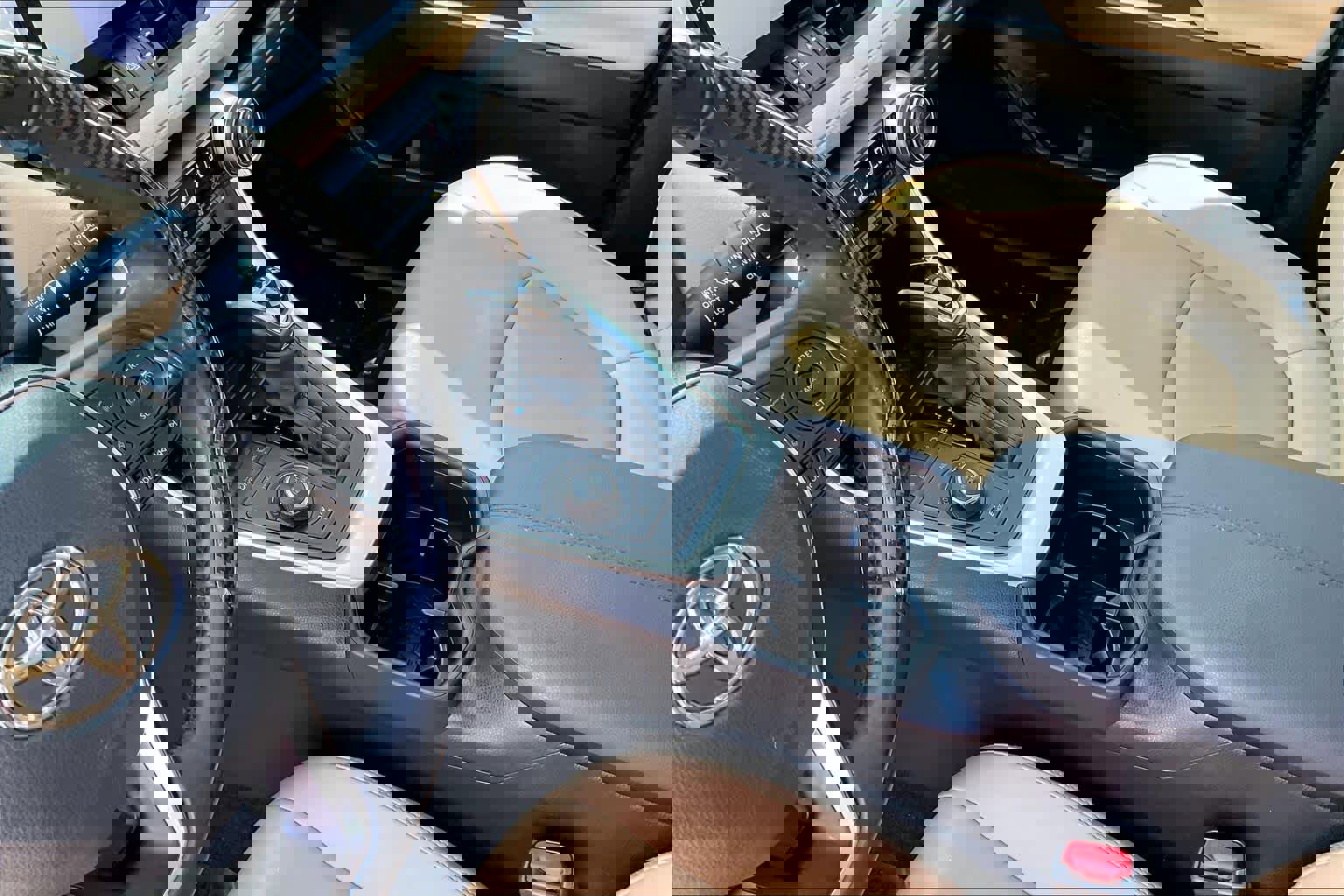 Used 2022 Toyota RAV4 XLE Premium image 17