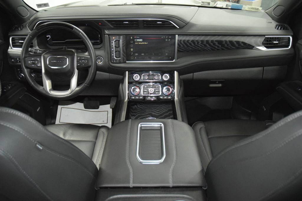 Used 2024 GMC Yukon XL Denali w/ Advanced Technology Package AWD/4WD image 33