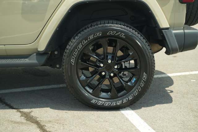 Used 2022 Jeep Wrangler Unlimited Sahara AWD/4WD image 41