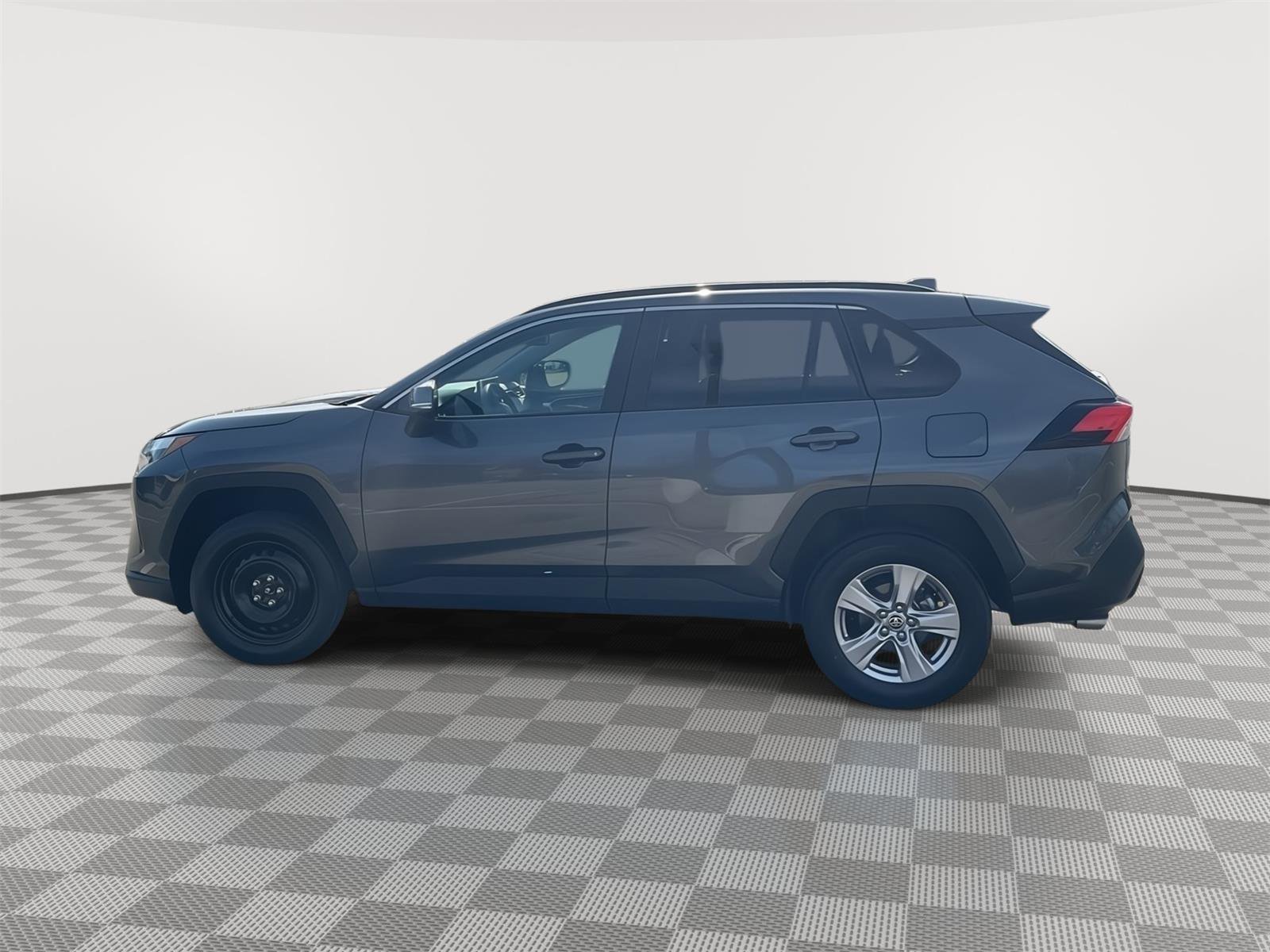 Used 2025 Toyota RAV4 XLE AWD/4WD image 9