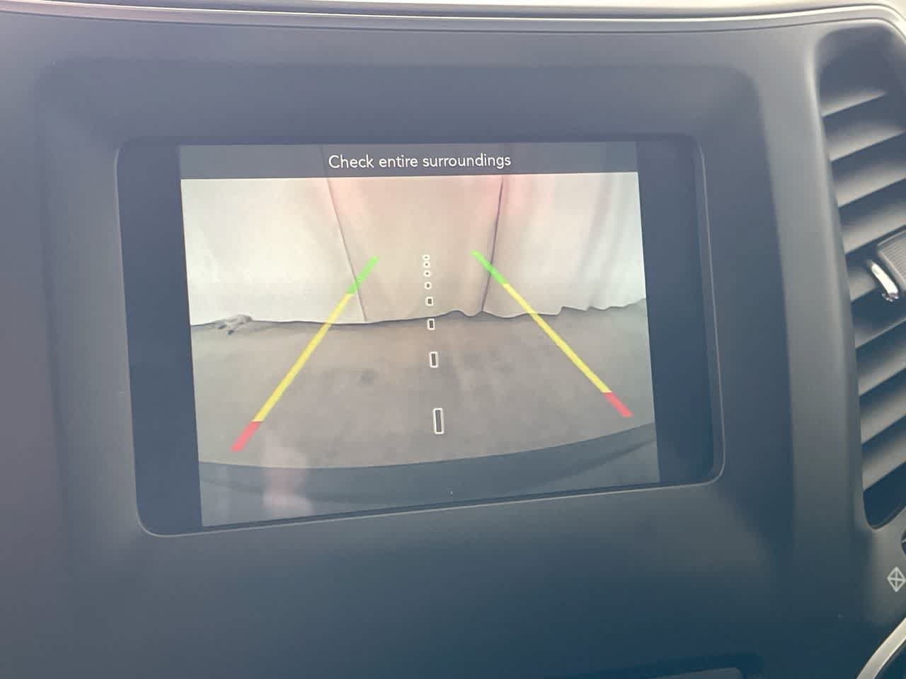 Used 2019 Jeep Cherokee Latitude w/ Cold Weather Group AWD/4WD image 17