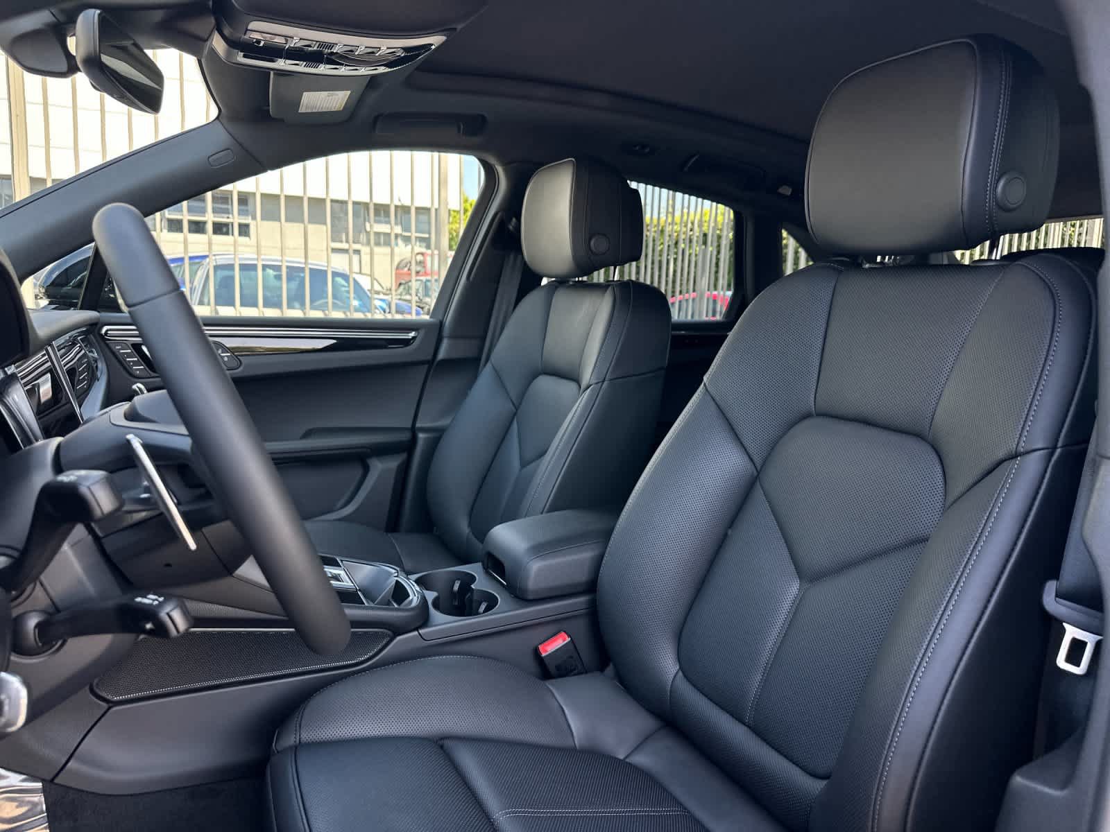 New 2026 Porsche Macan AWD/4WD image 5