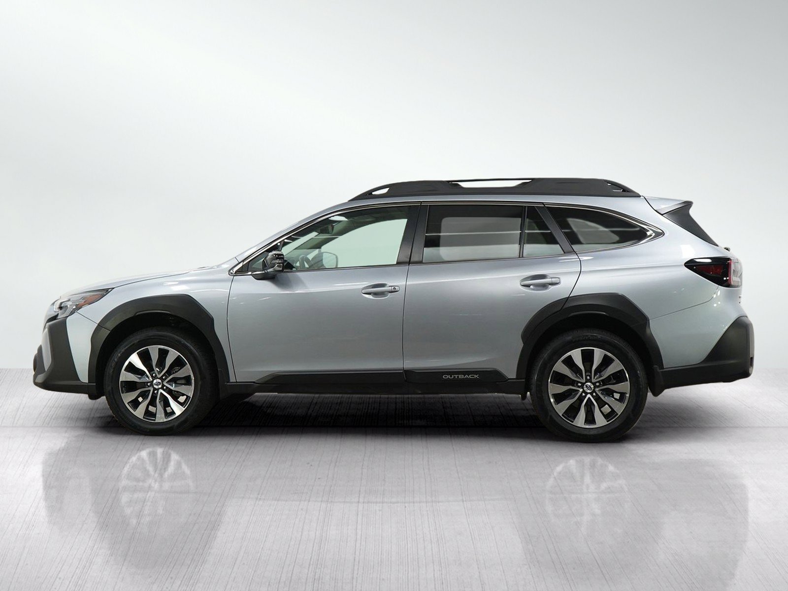 Used 2023 Subaru Outback Limited AWD/4WD image 2