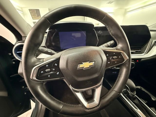 Used 2025 Chevrolet Trax LT w/ Driver Confidence Package FWD image 16