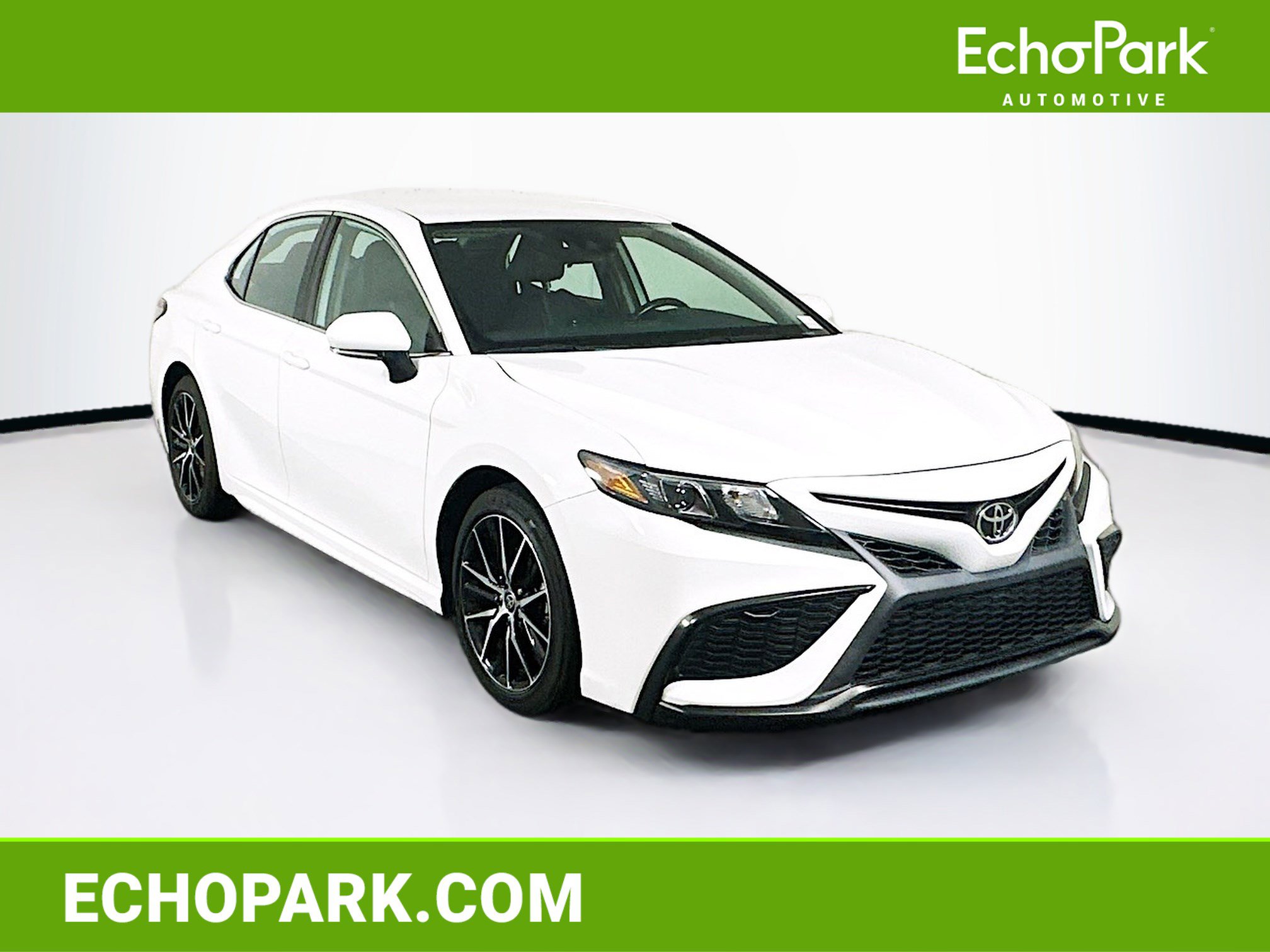 Used 2024 Toyota Camry SE FWD image 1