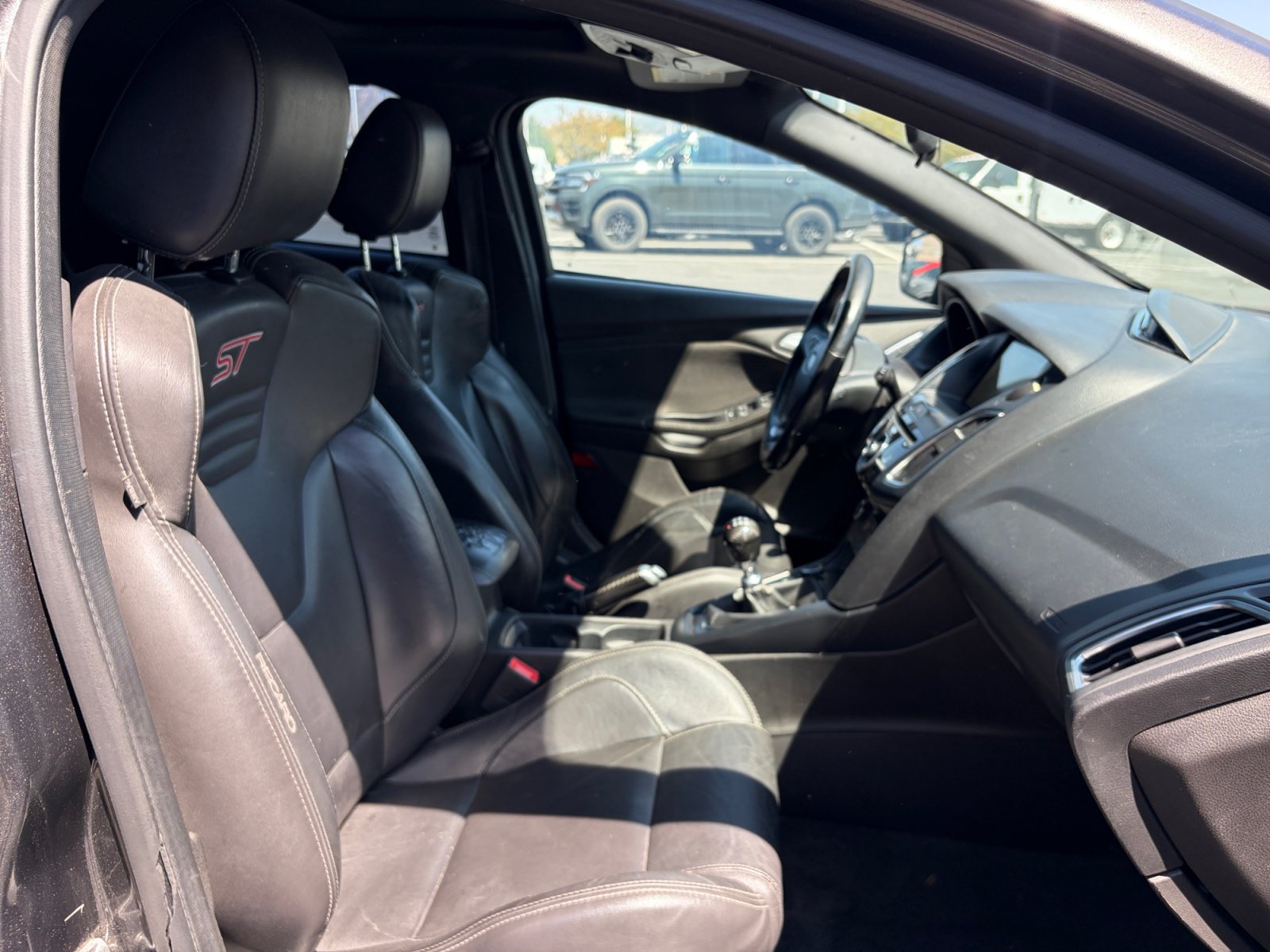 Used 2016 Ford Focus ST w/ Equipment Group 402A FWD image 29