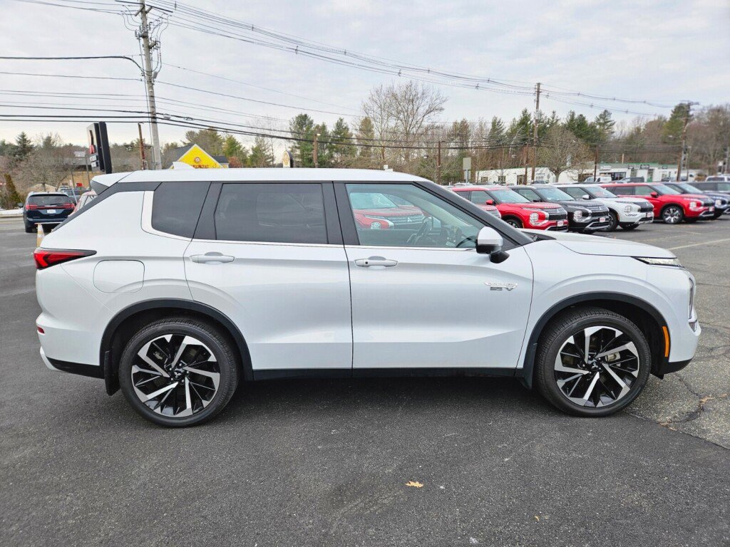 Used 2024 Mitsubishi Outlander SE image 6