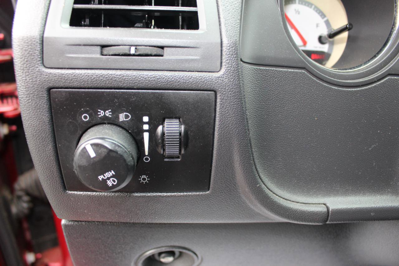 Used 2010 Dodge Challenger SE RWD image 17