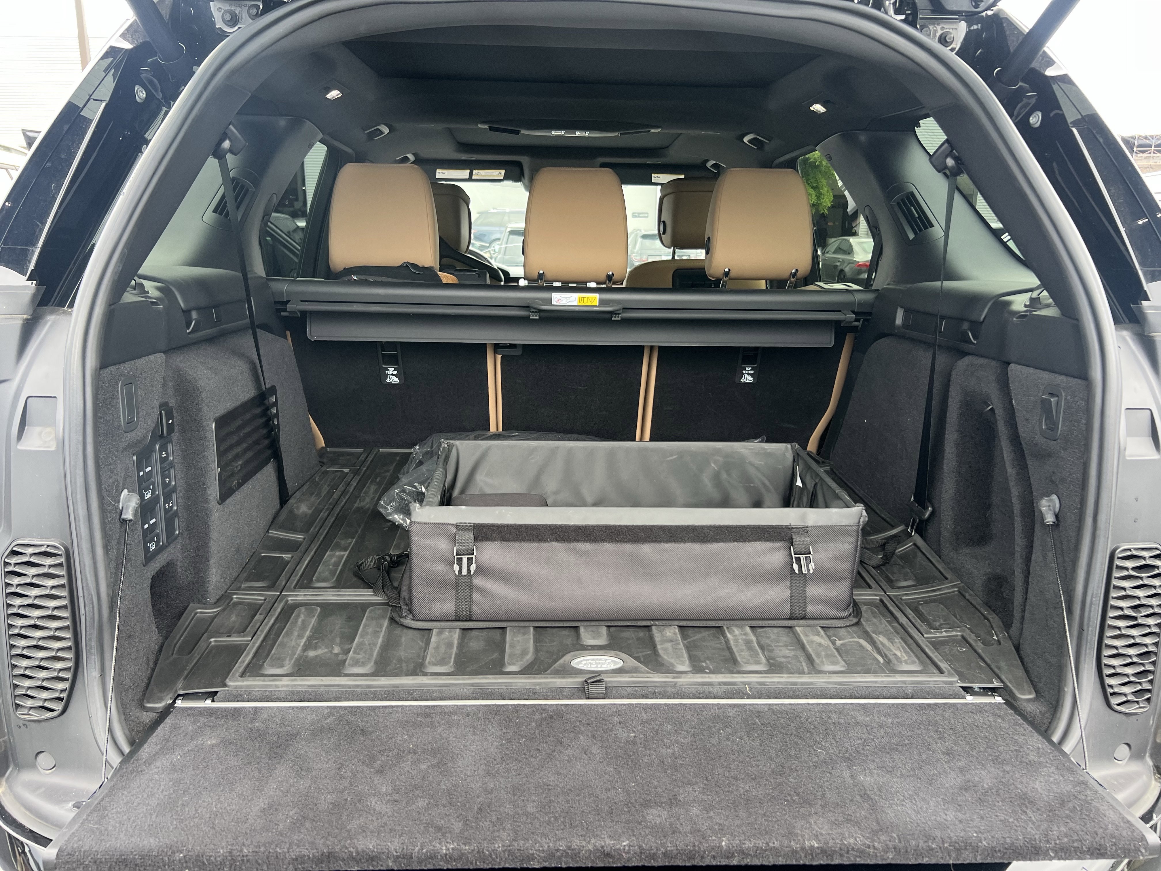 Certified 2023 Land Rover Discovery HSE R-Dynamic AWD/4WD image 35