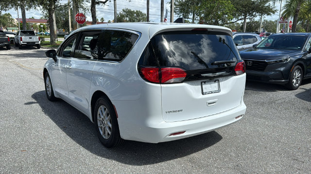 Used 2024 Chrysler Voyager LX FWD image 5