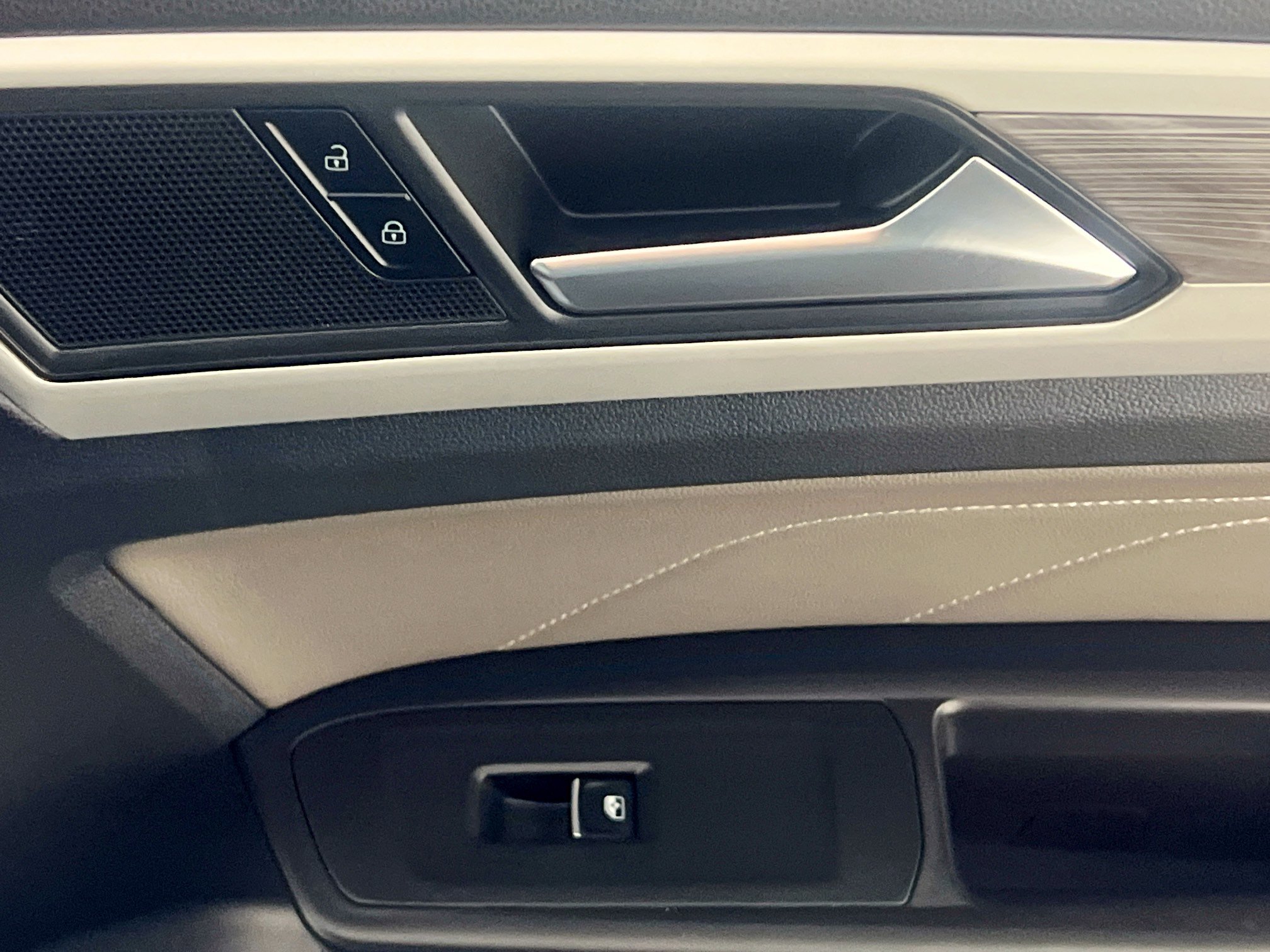 Used 2022 Volkswagen Atlas Cross Sport SE image 30