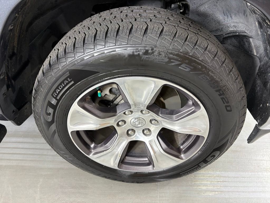 Used 2019 RAM 1500 Laramie AWD/4WD image 10