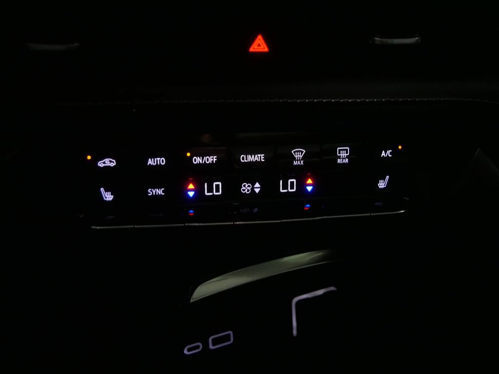 Used 2023 Buick Envision Essence w/ Sport Touring Package AWD/4WD image 30