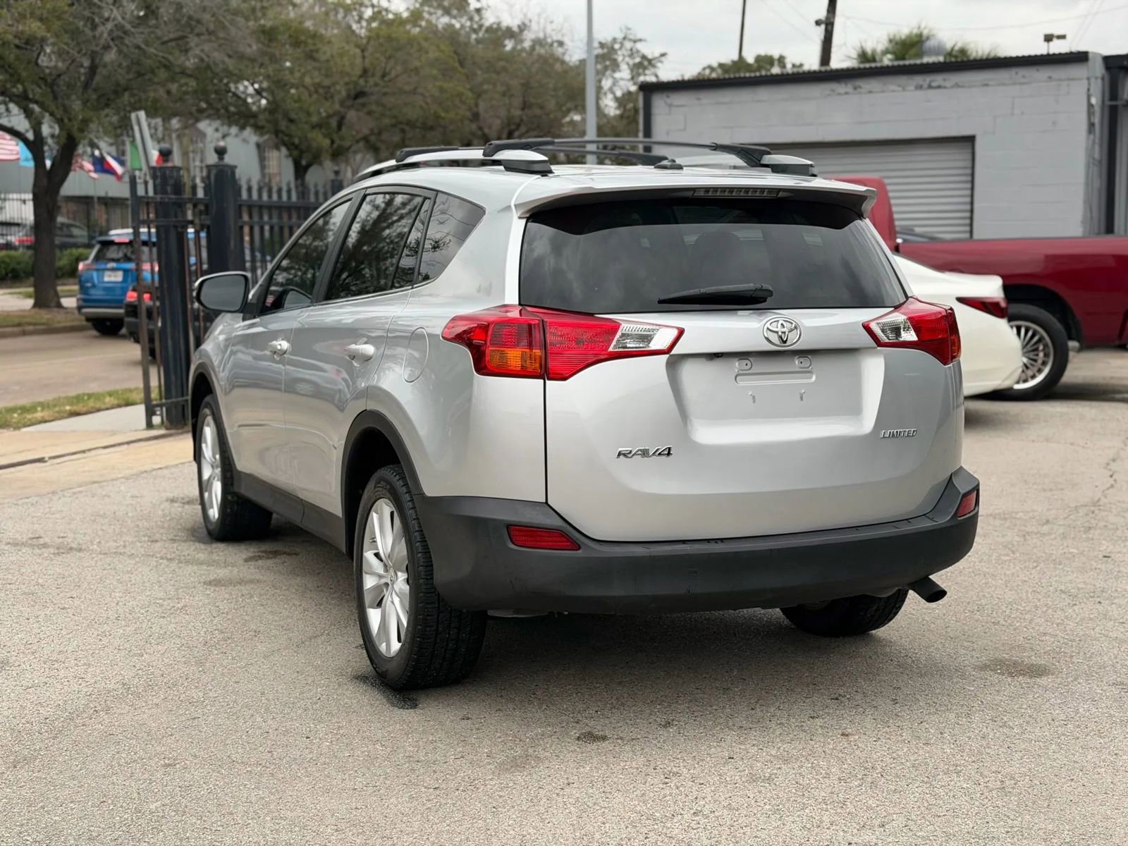 Used 2015 Toyota RAV4 Limited w/ Technology Package image 5