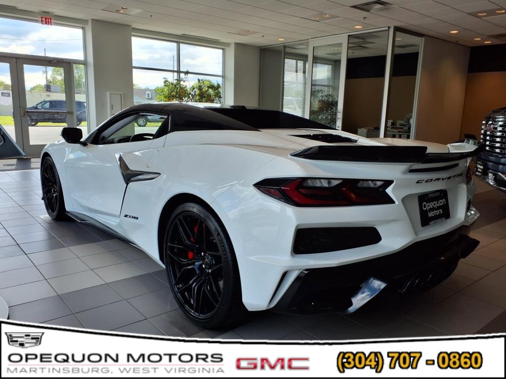 Used 2024 Chevrolet Corvette Z06 RWD image 6