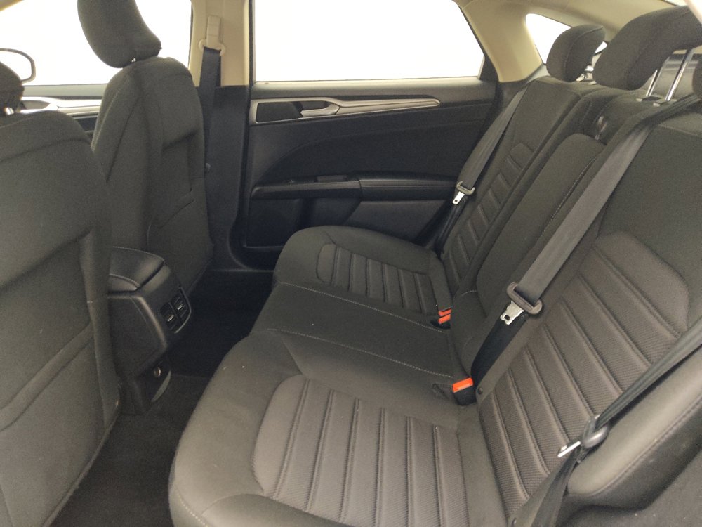 Used 2019 Ford Fusion SE FWD image 18