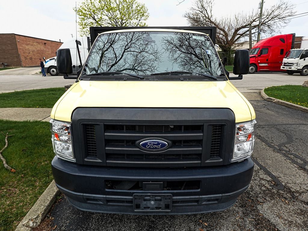 Used 2021 Ford E-450 and Econoline 450 Super Duty RWD image 2