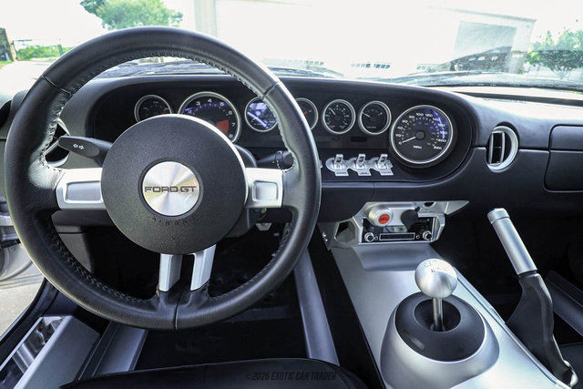 Used 2005 Ford GT RWD image 30