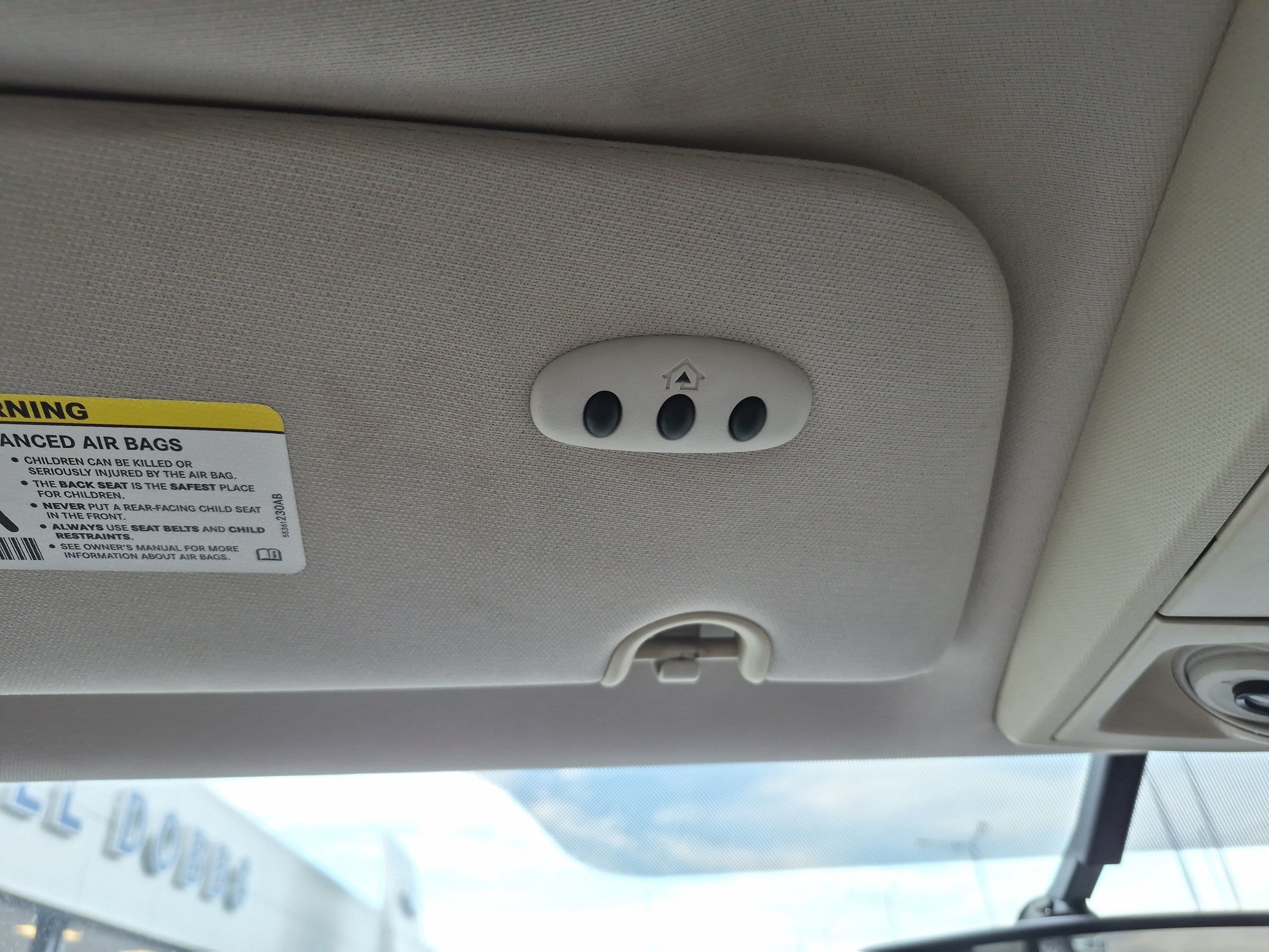 Used 2010 Volkswagen Routan SE FWD image 35