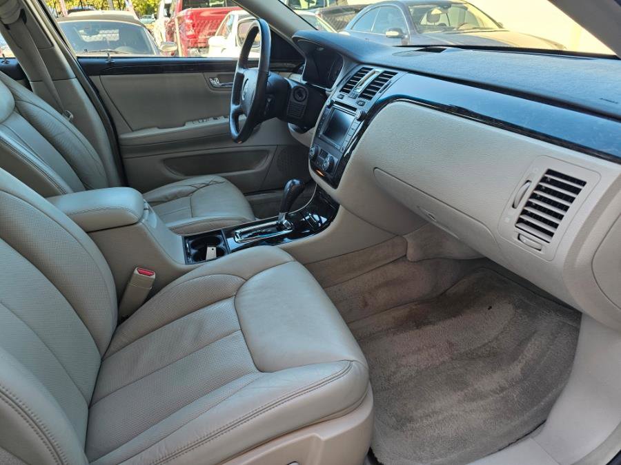 Used 2008 Cadillac DTS w/ Sun And Navigation Package FWD image 9