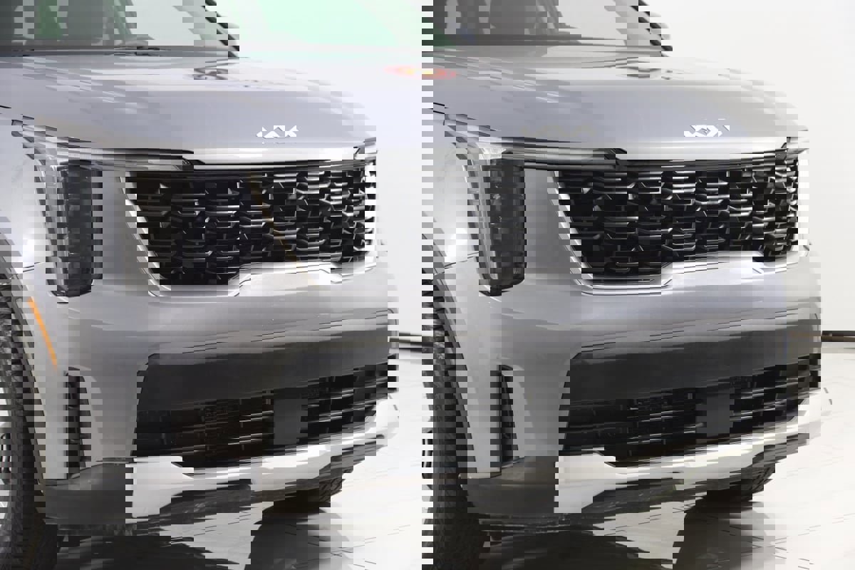 Used 2025 Kia Sorento LX image 38