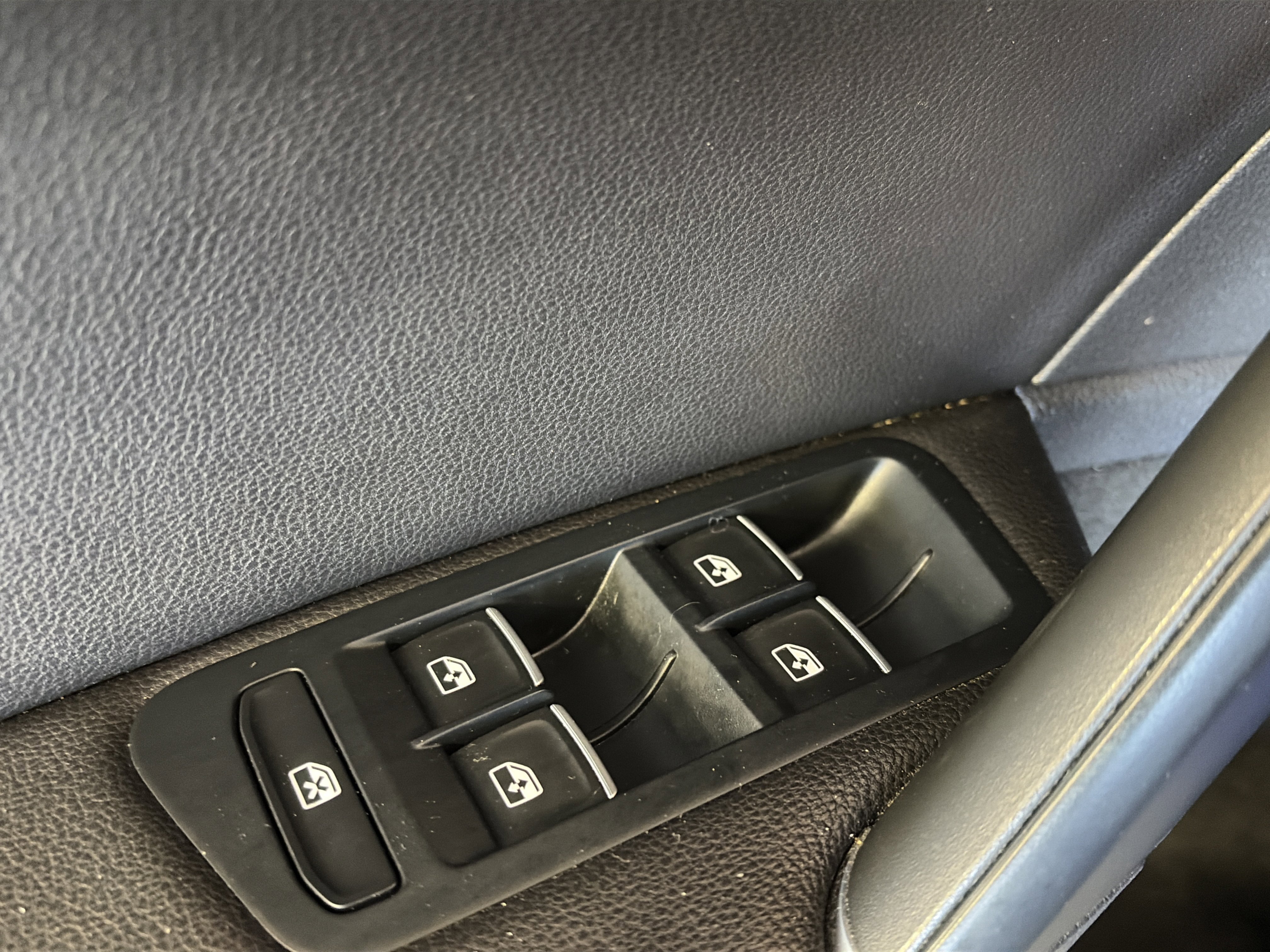 Used 2018 Volkswagen Golf R DCC & Navigation 4Motion image 28