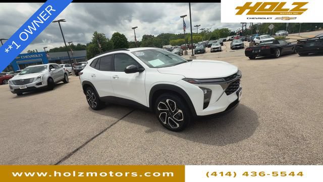 Certified 2025 Chevrolet Trax RS w/ Driver Confidence Package FWD image 2