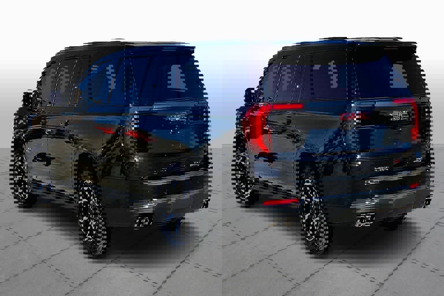 Used 2025 GMC Yukon XL AT4 w/ AT4 Premium Plus Package image 12