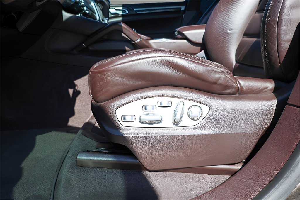 Used 2014 Porsche Cayenne Turbo S image 30