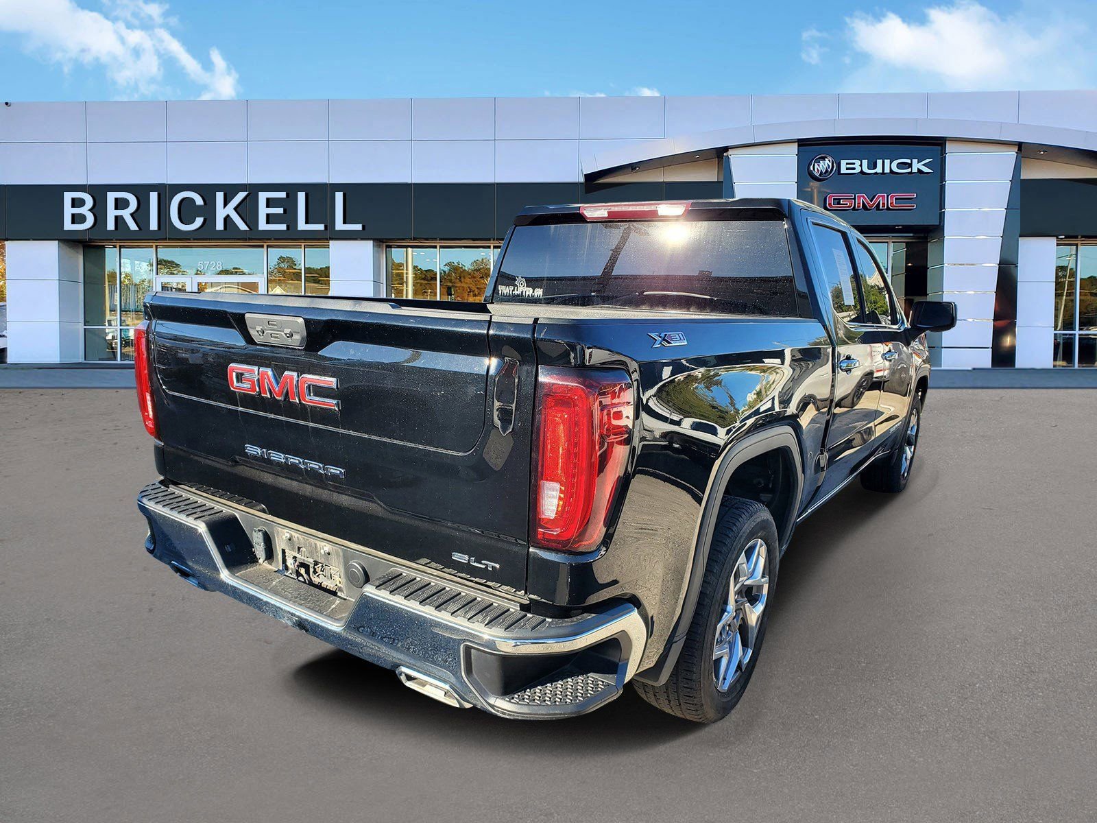 Used 2023 GMC Sierra 1500 SLT w/ SLT Premium Package image 3