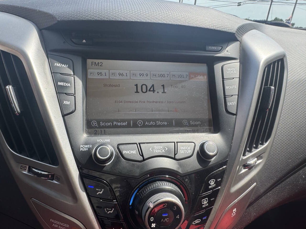 Used 2013 Hyundai Veloster w/ Style Pkg FWD image 30
