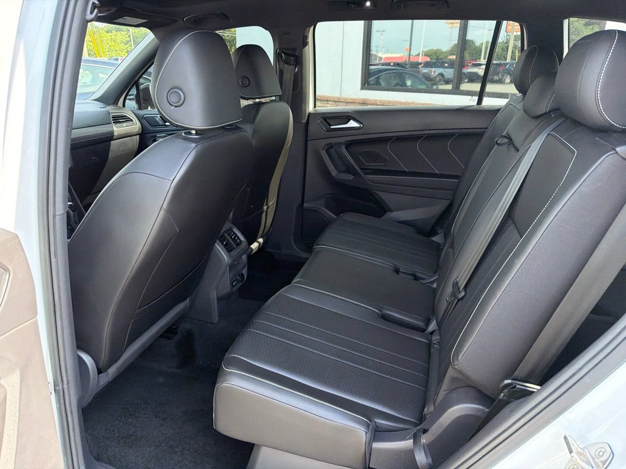 Used 2023 Volkswagen Tiguan SE R-Line FWD image 6
