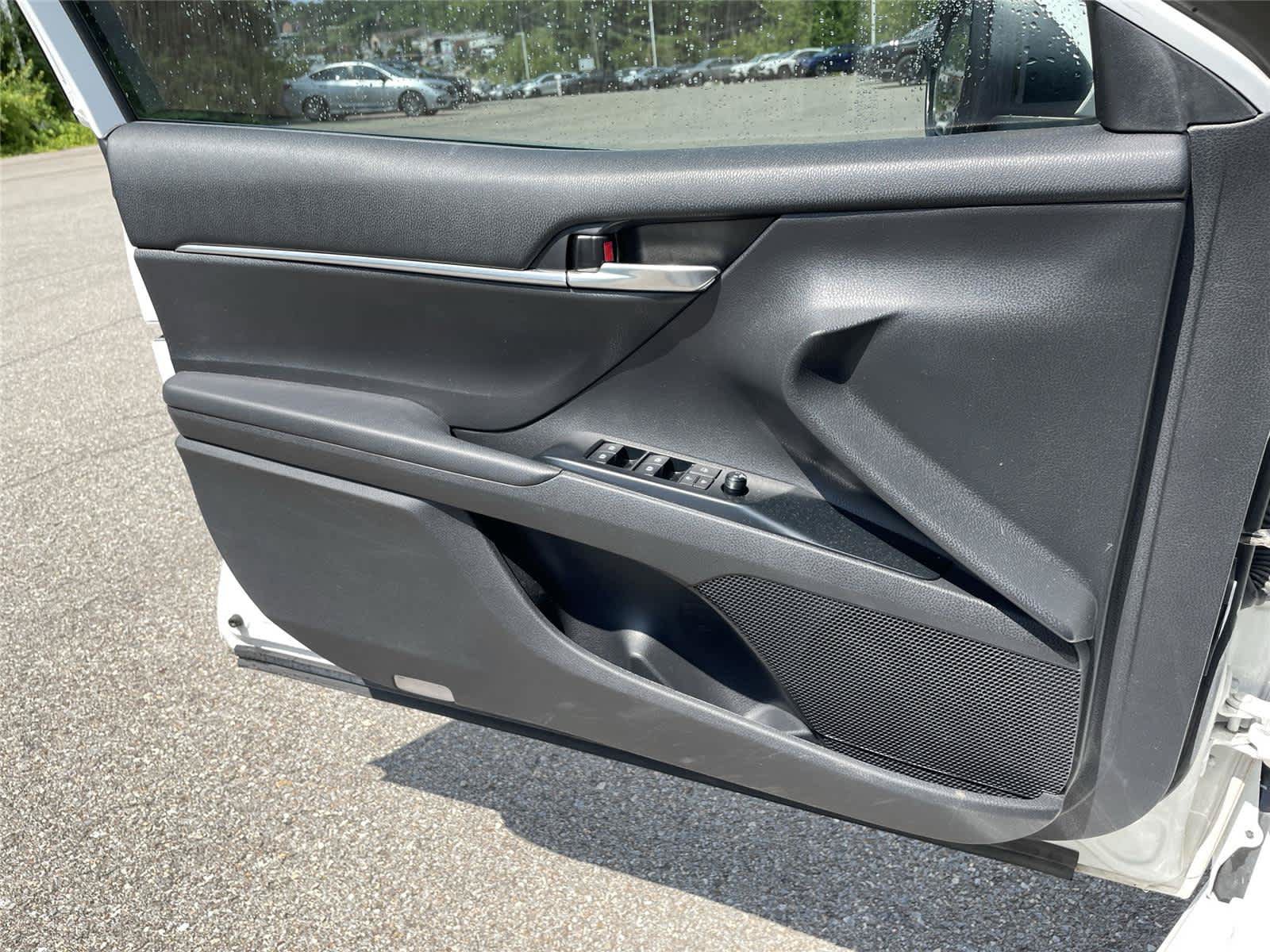 Used 2019 Toyota Camry SE w/ Convenience Package FWD image 20