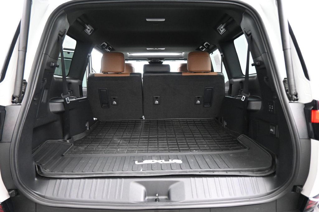 Used 2024 Lexus GX 550 w/ Accessory Package (2T) AWD/4WD image 22