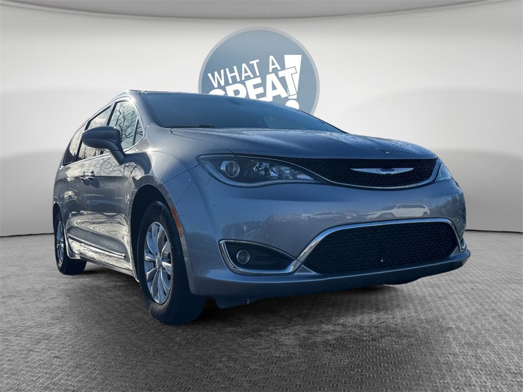 Certified 2019 Chrysler Pacifica Touring-L image 2