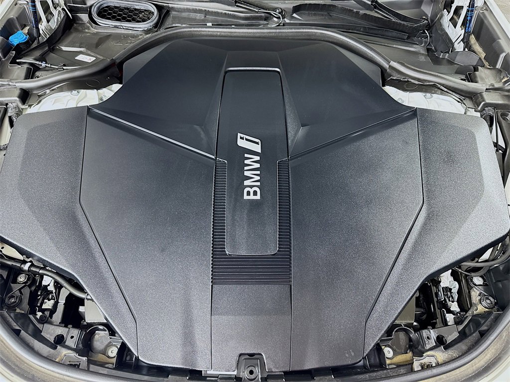 Used 2024 BMW i7 xDrive60 image 32