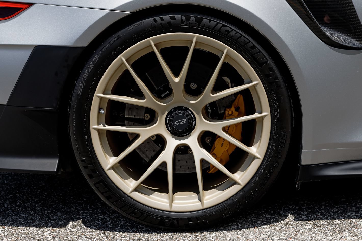 Used 2018 Porsche 911 GT2 RS w/ Weissach Package RWD image 12