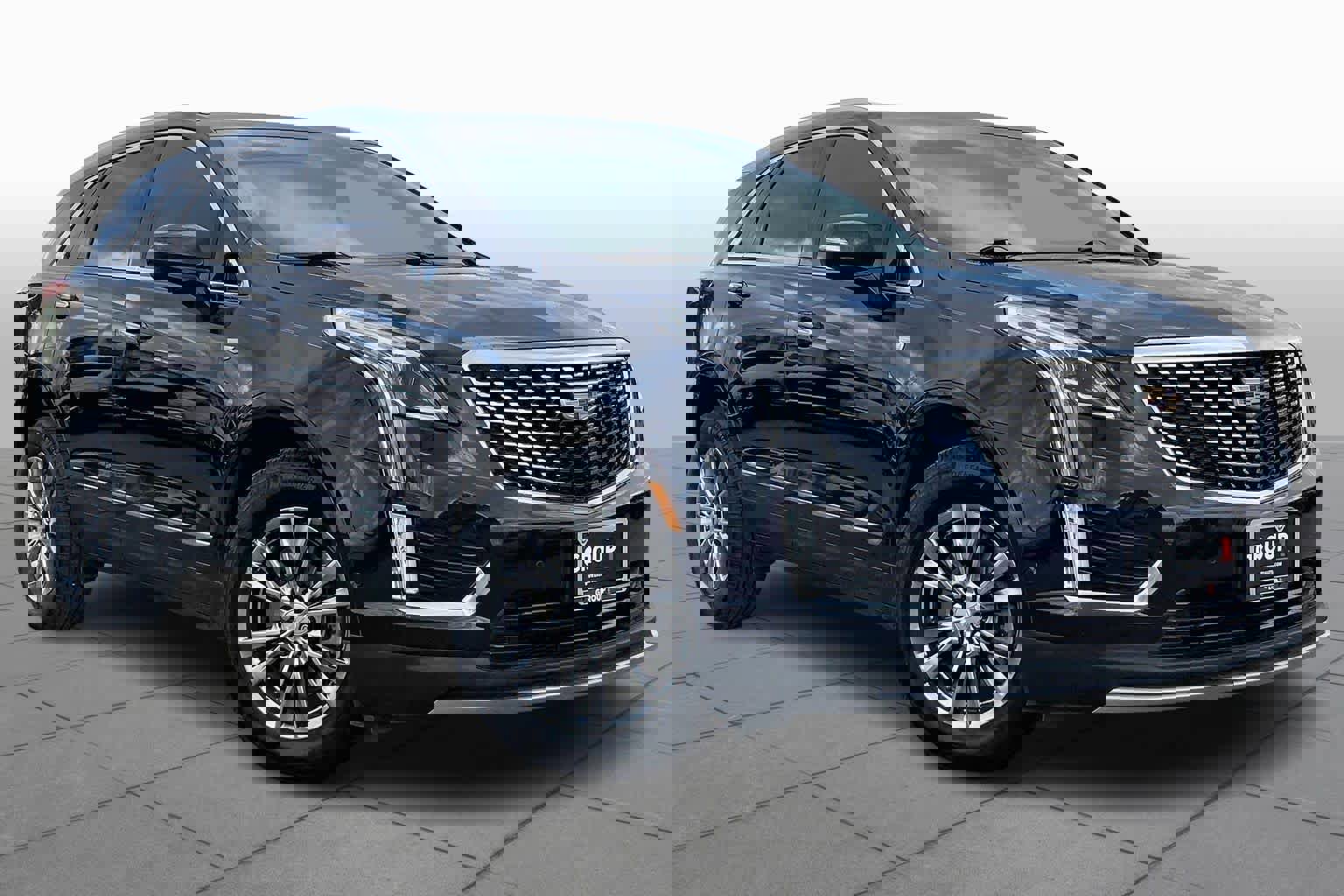 Used 2021 Cadillac XT5 Premium Luxury image 2