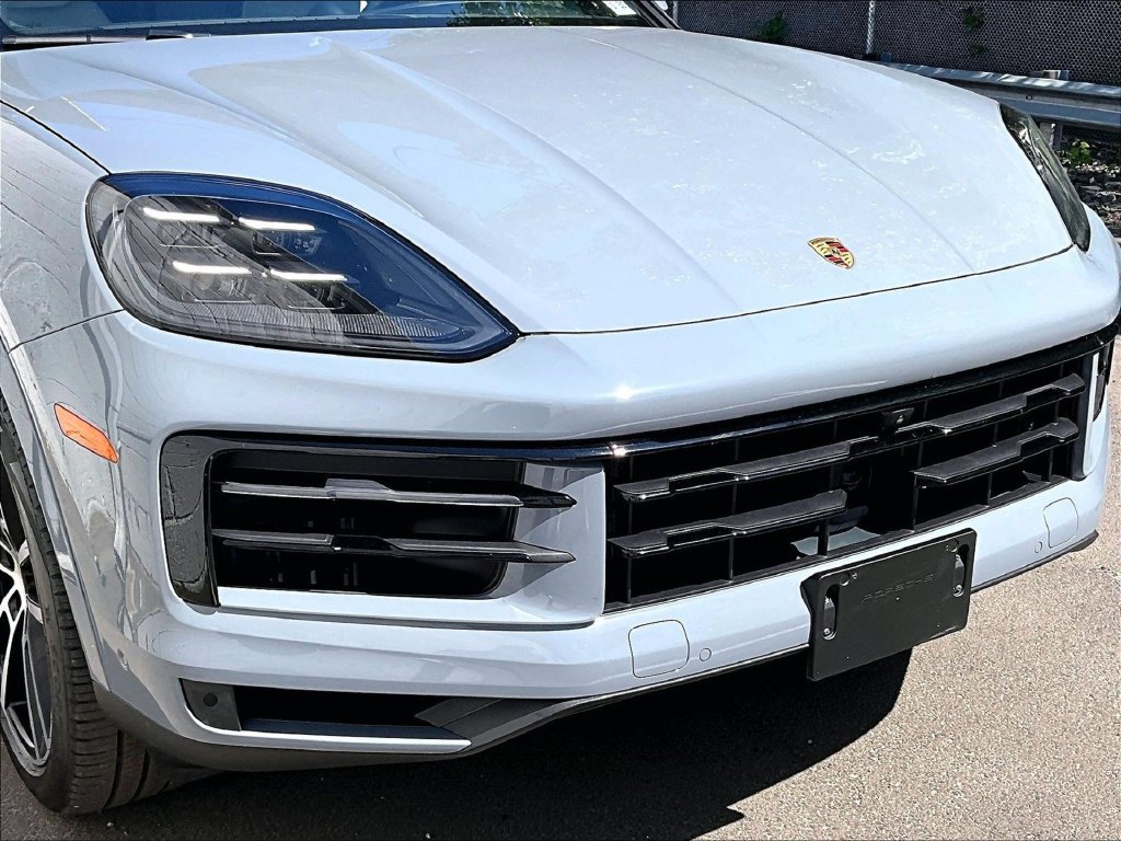 Certified 2025 Porsche Cayenne E-Hybrid Coupe AWD/4WD image 32